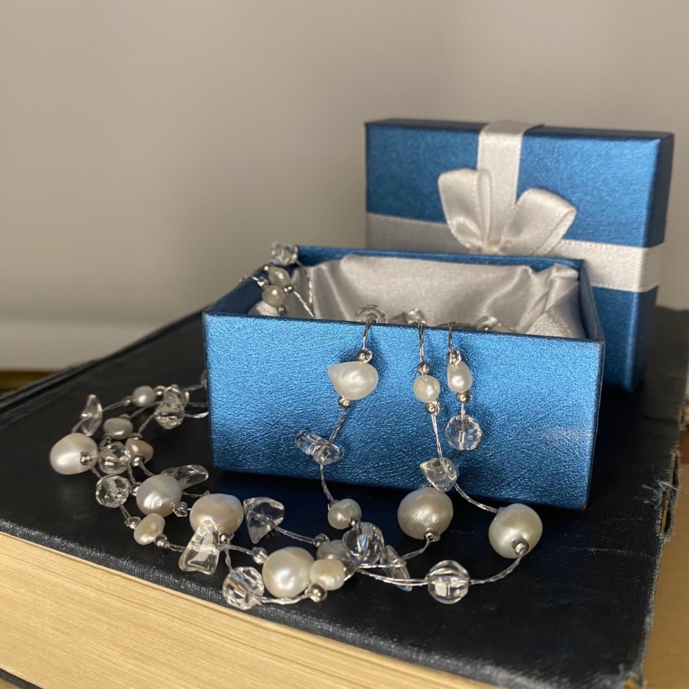 ✨3/$25 Pearl Crystal Necklace